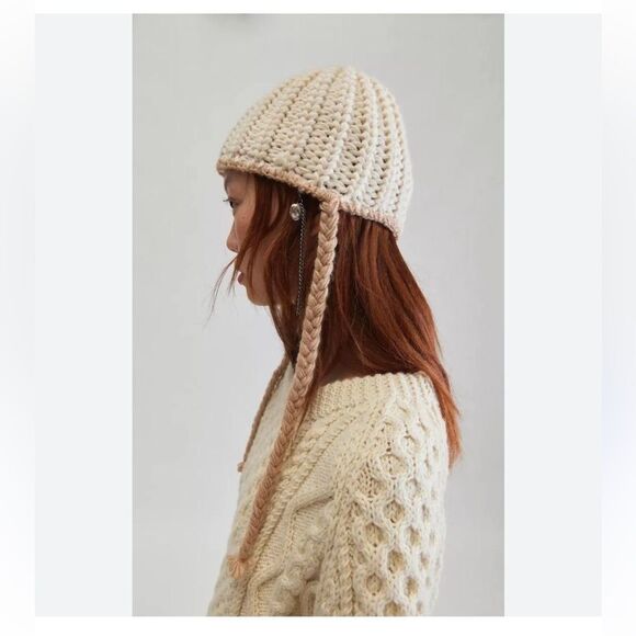 Urban Outfitters Luna Chunky Charm Beanie NWT - Ivory - Picture 3 of 7